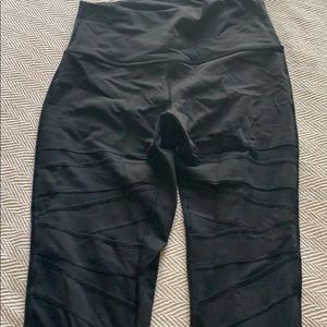Lululemon Black mesh inset  8 like new